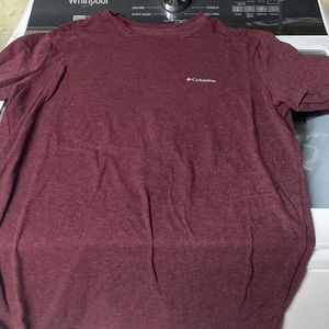 Columbia T shirt - maroon color